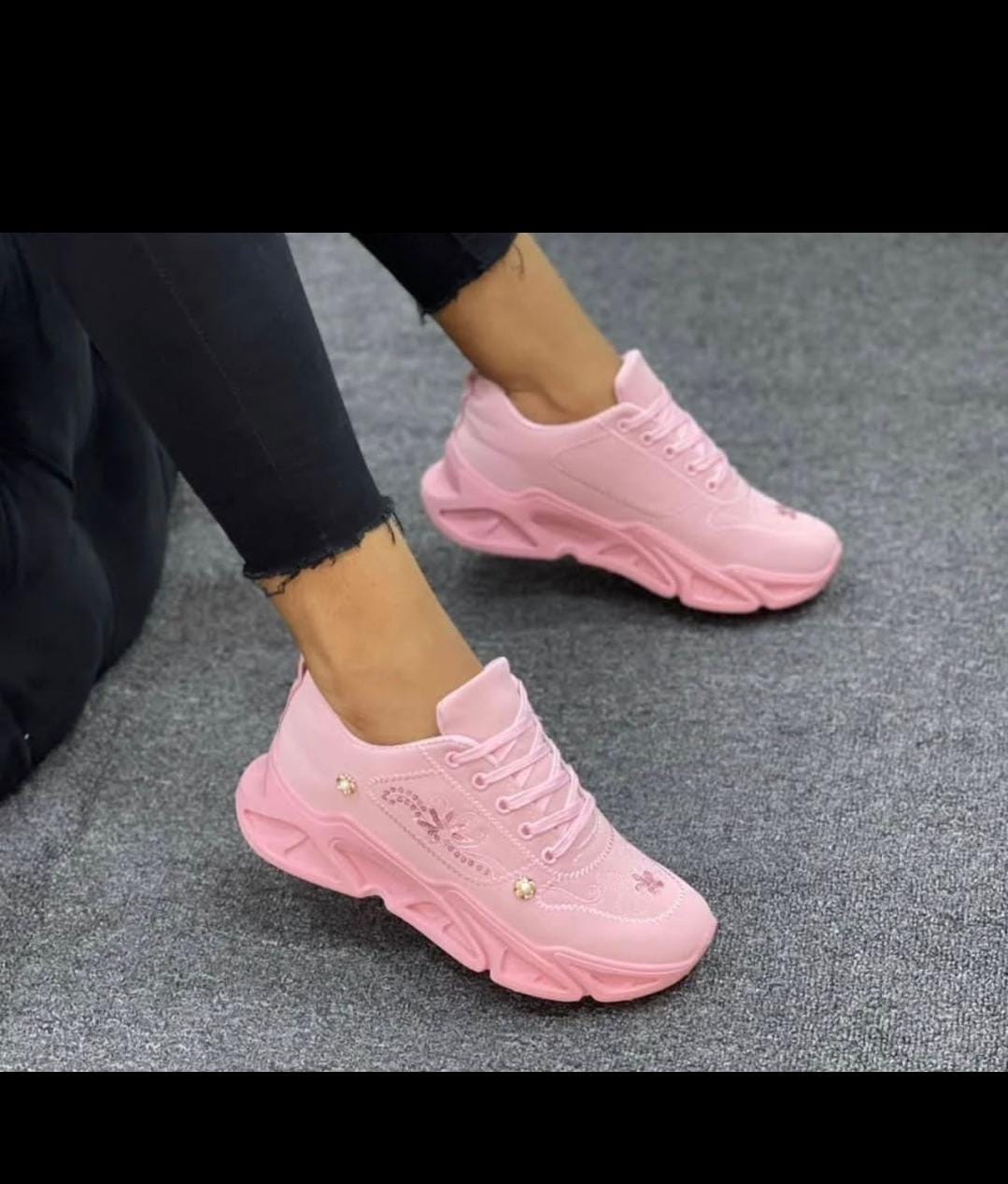 Ladies beautiful sneakers in pink