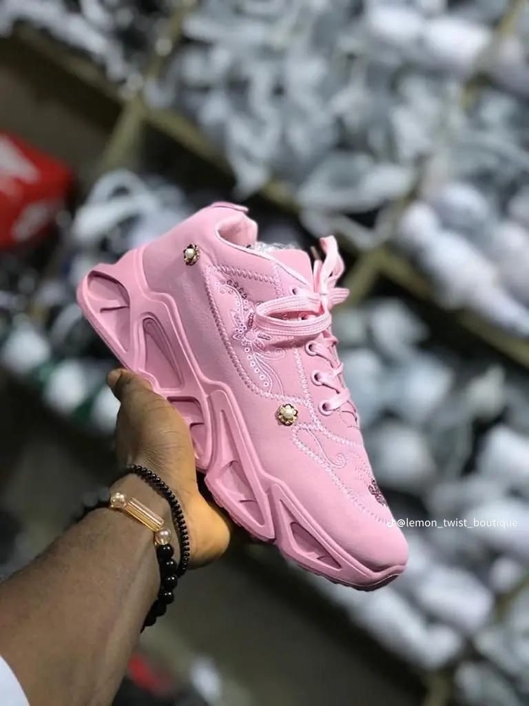 Ladies beautiful sneakers in pink